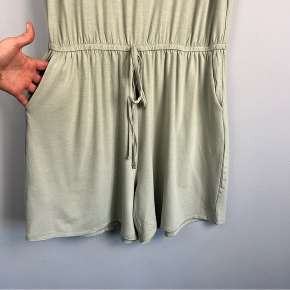 Zenana Short Sleeve Romper with Elastic Waist & Keyhole Back Size 2X - Picture 3 of 7